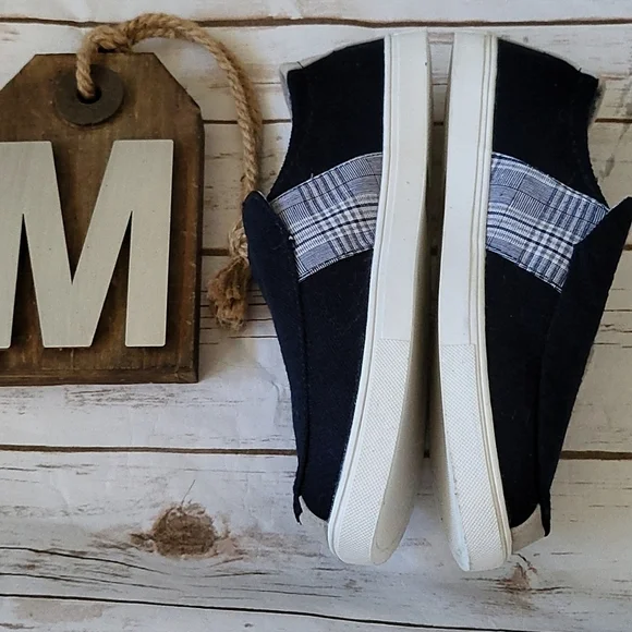 Muk Luks Kyle navy blue slip on sneakers with plaid accents NWOT - Picture 2 of 12